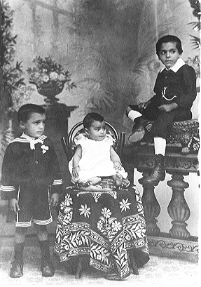 Merwan med s�ster Frieny og bror Jamshed, 1899