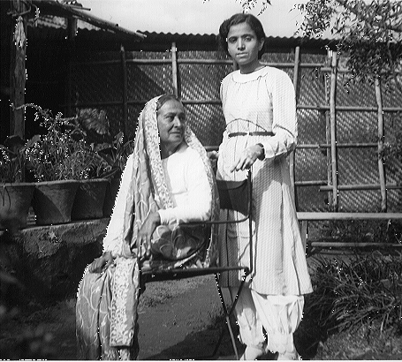 Mani og mor Shireen, 1930-�rene